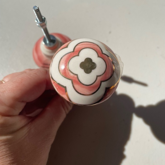 NWT Anthropologie Clover Knobs Set of 2 - Picture 4 of 8